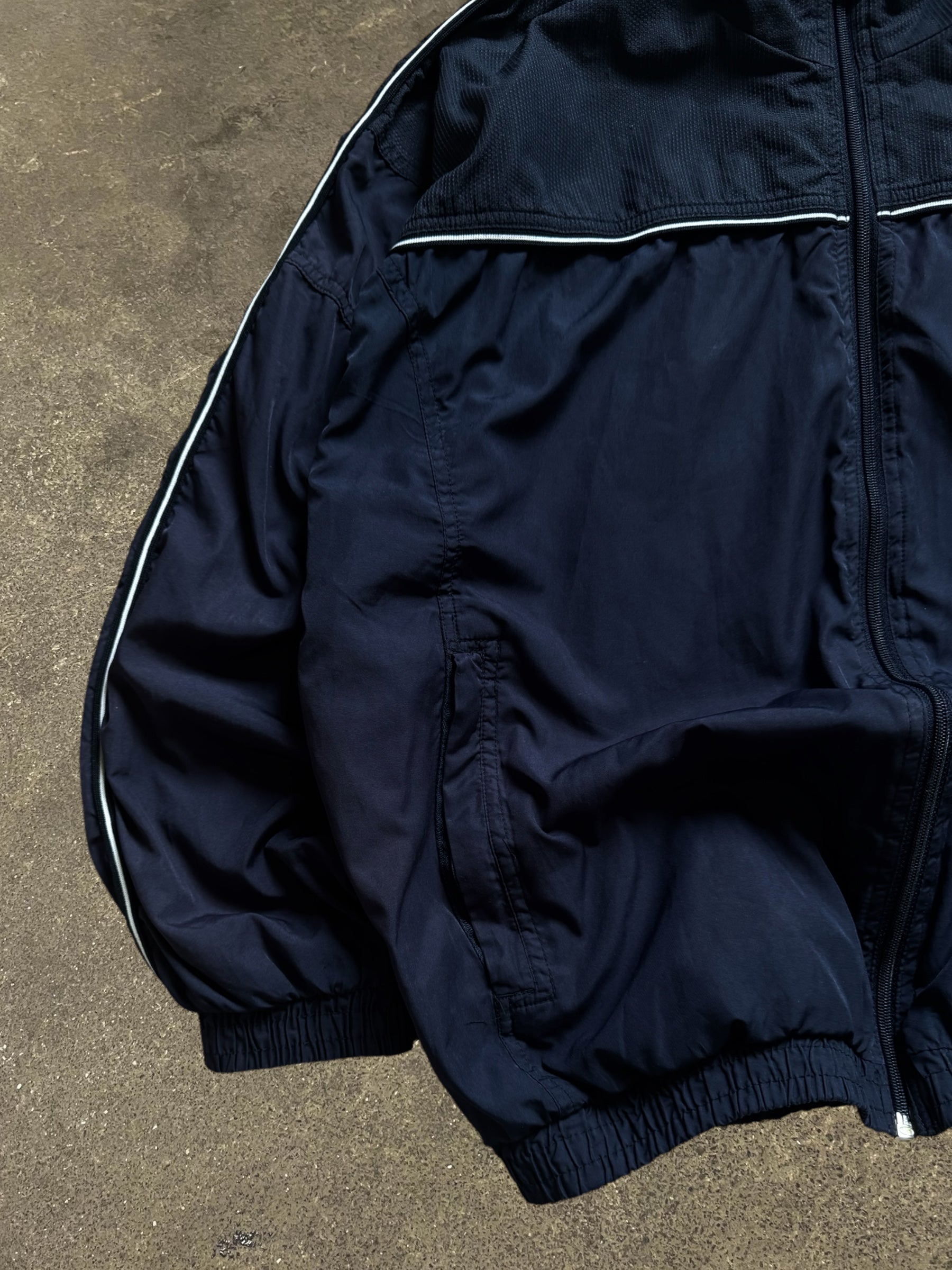 VINTAGE UMBRO WINDBREAKER