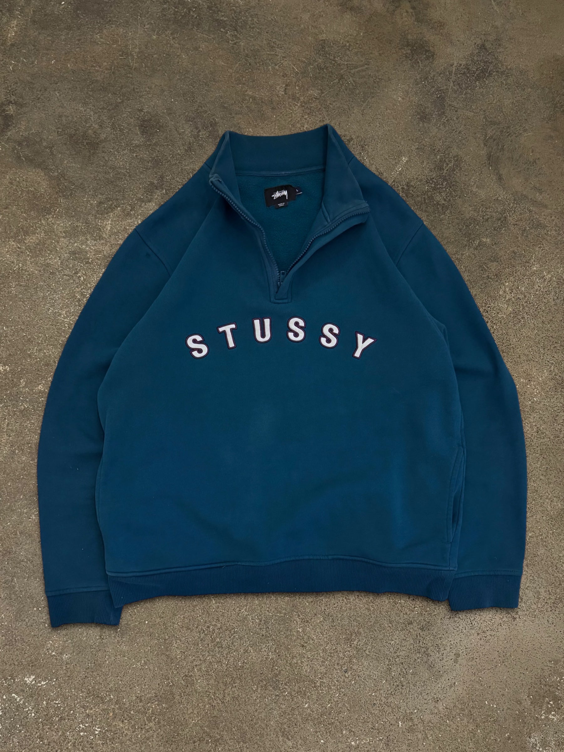 STÜSSY QUARTER ZIP SWEATSHIRT