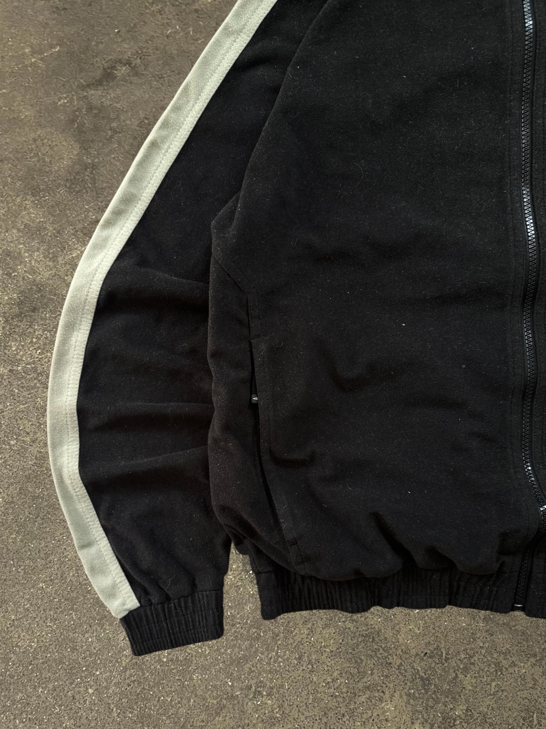 VINTAGE UMBRO BLACK TRACK FLEECE JACKET