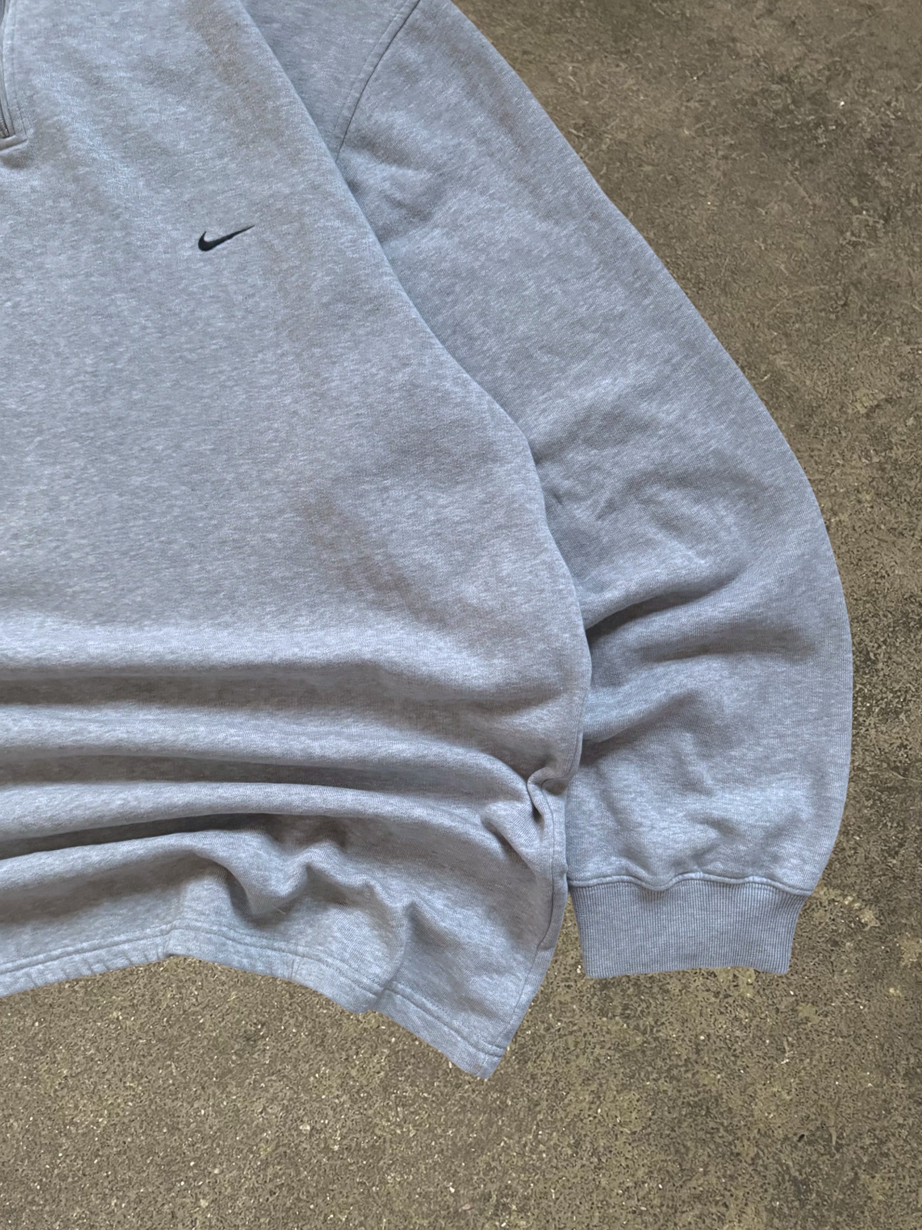 VINTAGE 00S GREY NIKE QUARTER-ZIP SWEATSHIRT