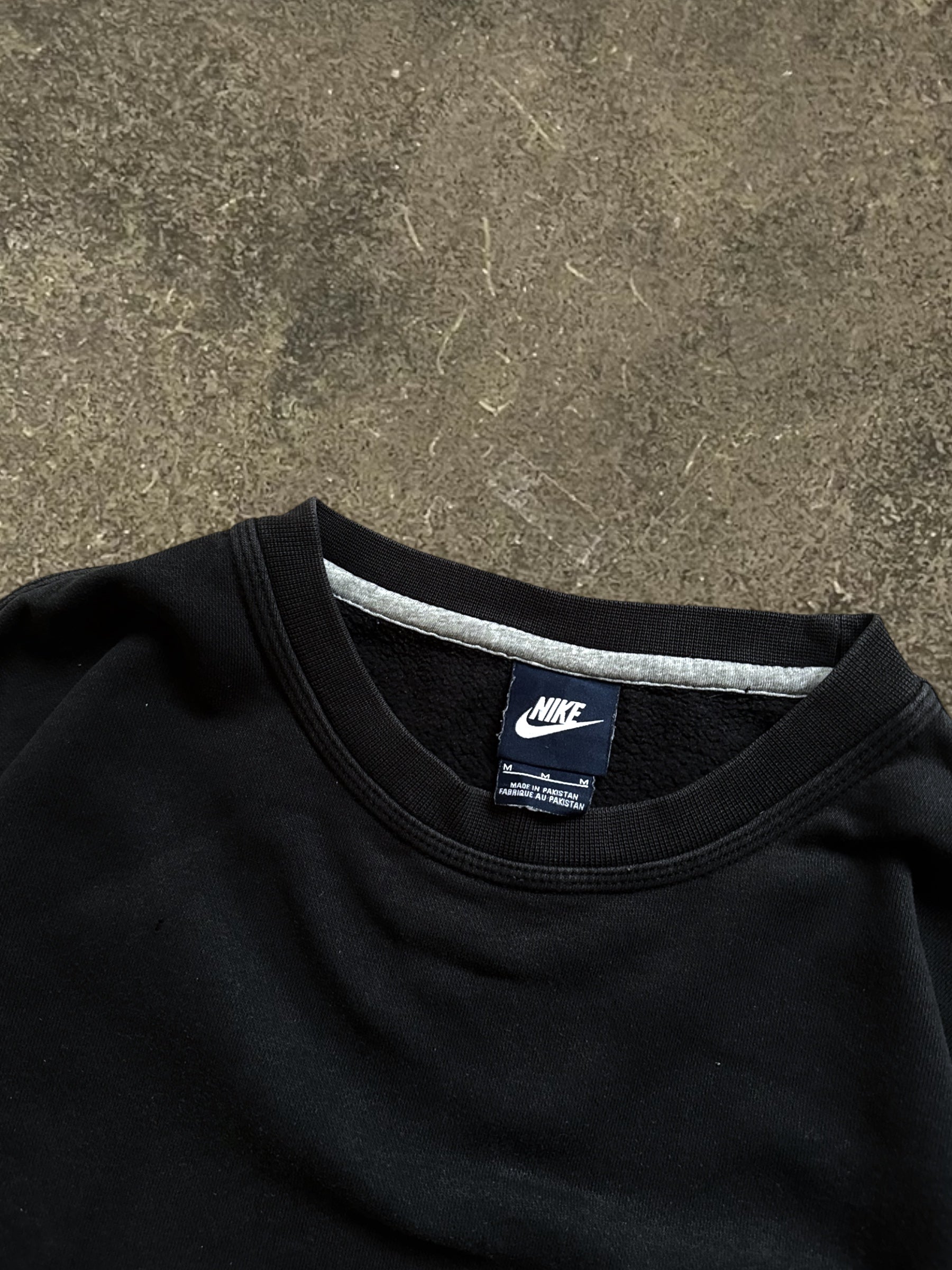 VINTAGE BLACK NIKE SWOOSH SWEATSHIRT