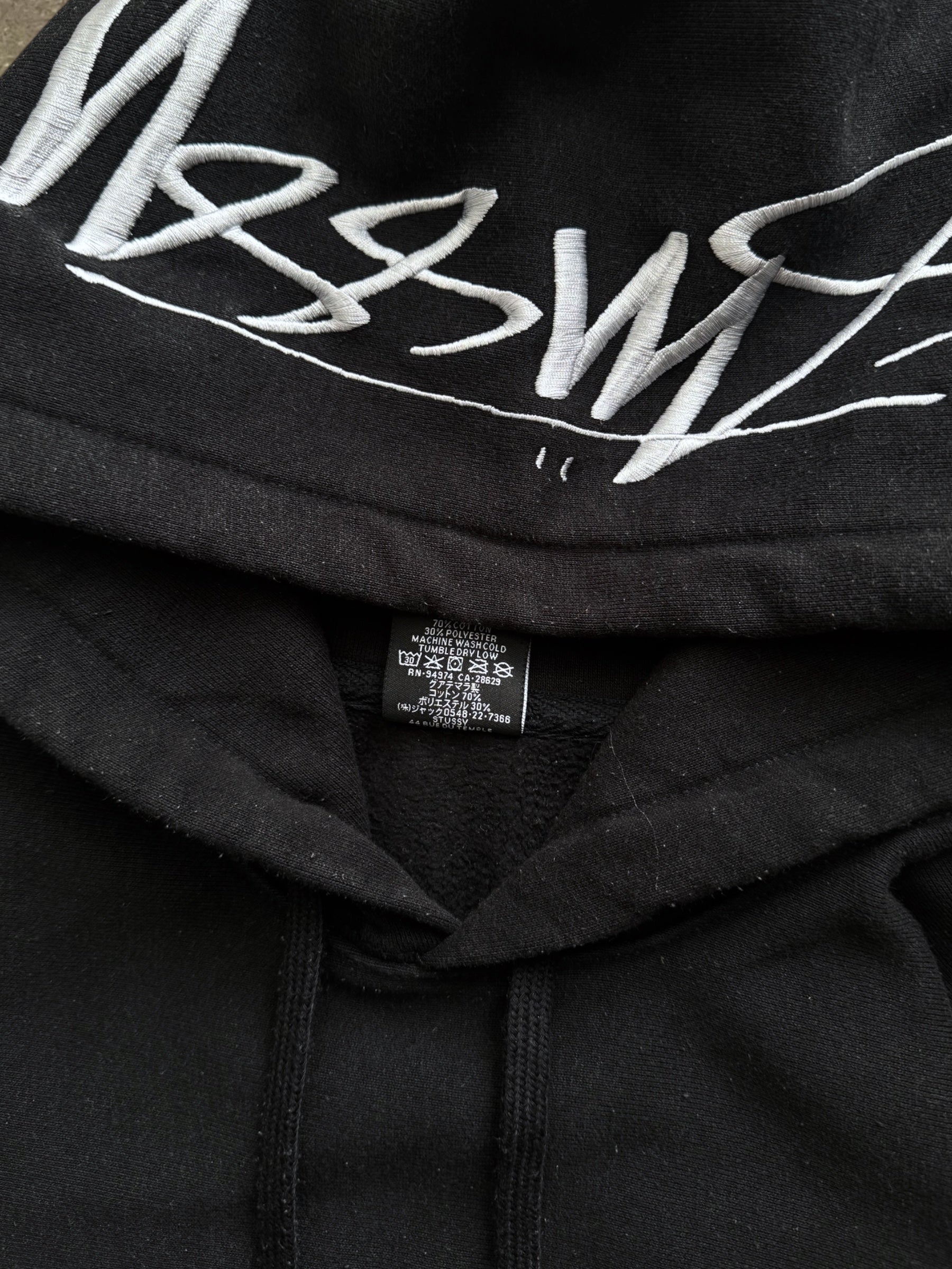 STÜSSY BLACK BACK HOOD APPLIQUE HOODIE