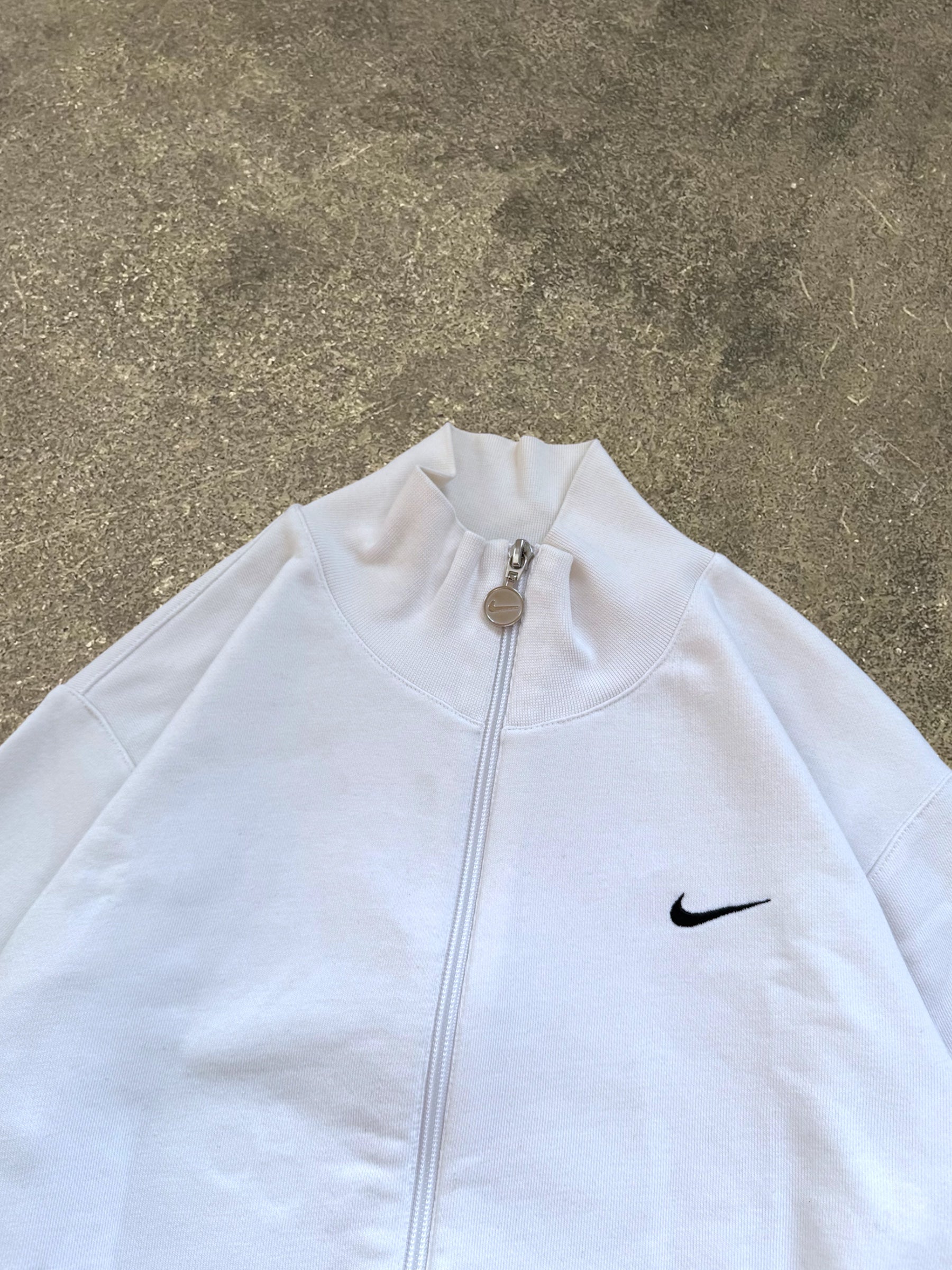 VINTAGE 00S WHITE NIKE ZIP-UP SWEATSHIRT