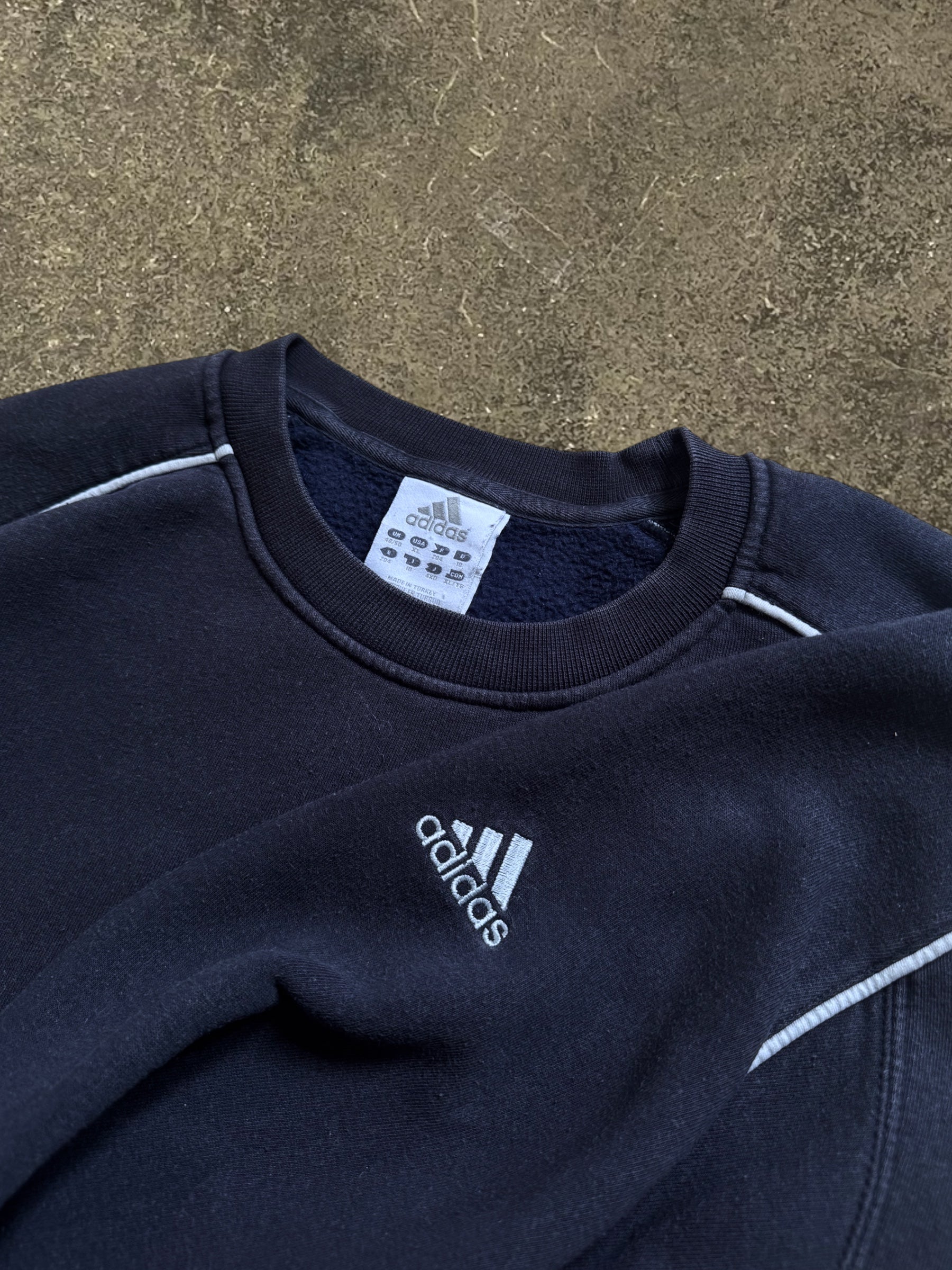 VINTAGE 00S ADIDAS SWEATSHIRT