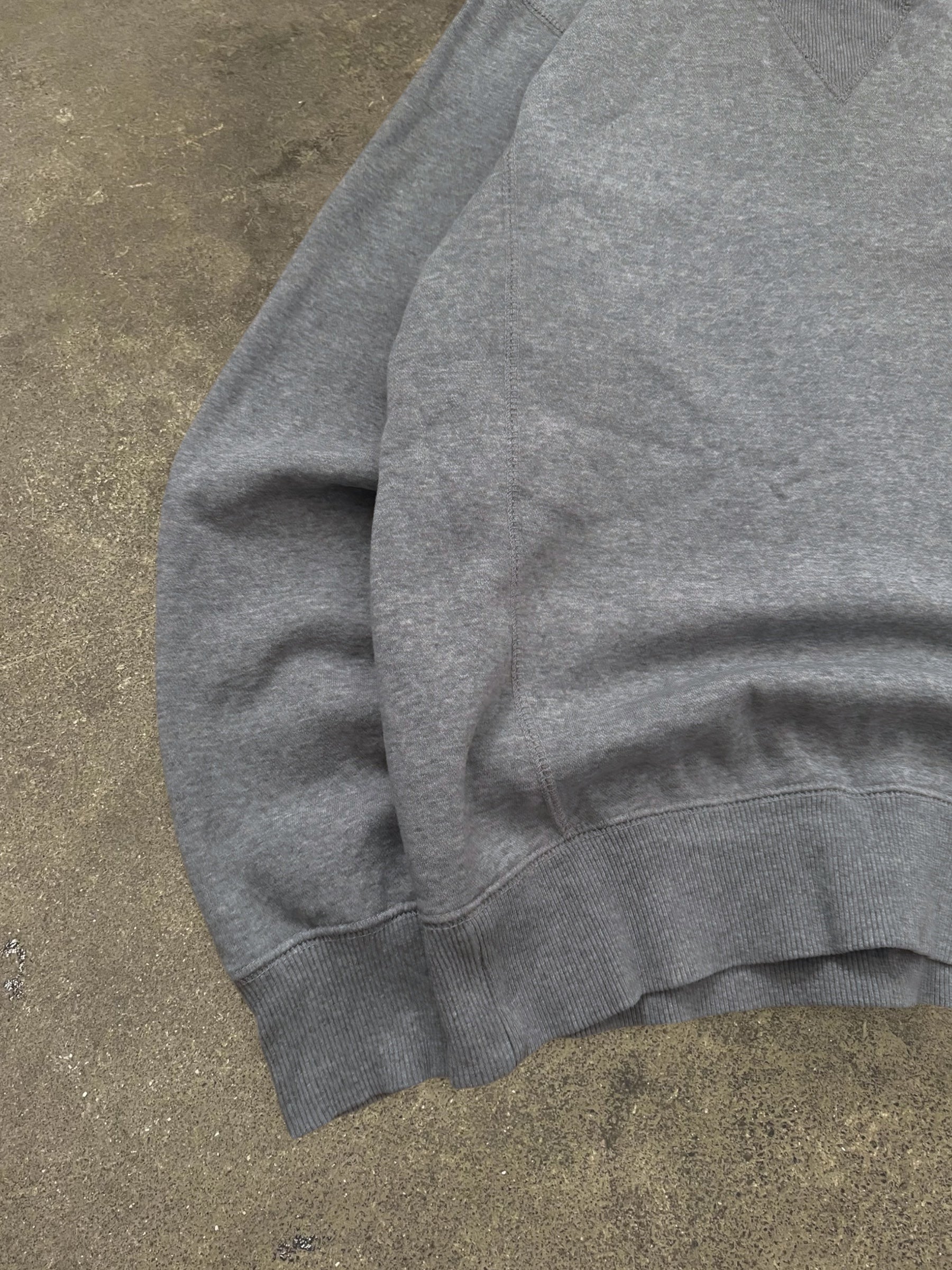 VINTAGE 00S NIKE SWEATSHIRT