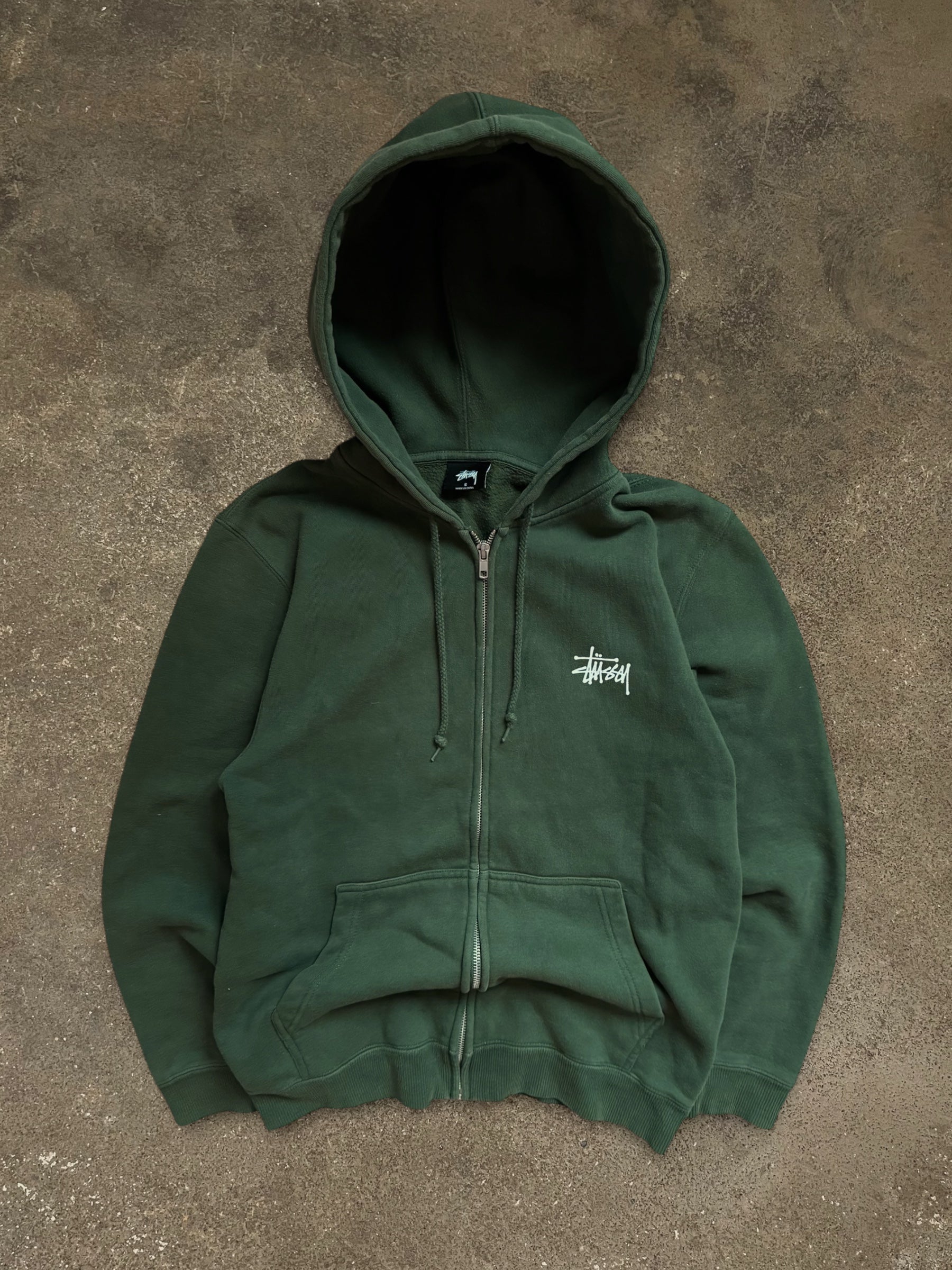 STÜSSY BASIC LOGO ZIP-UP HOODIE
