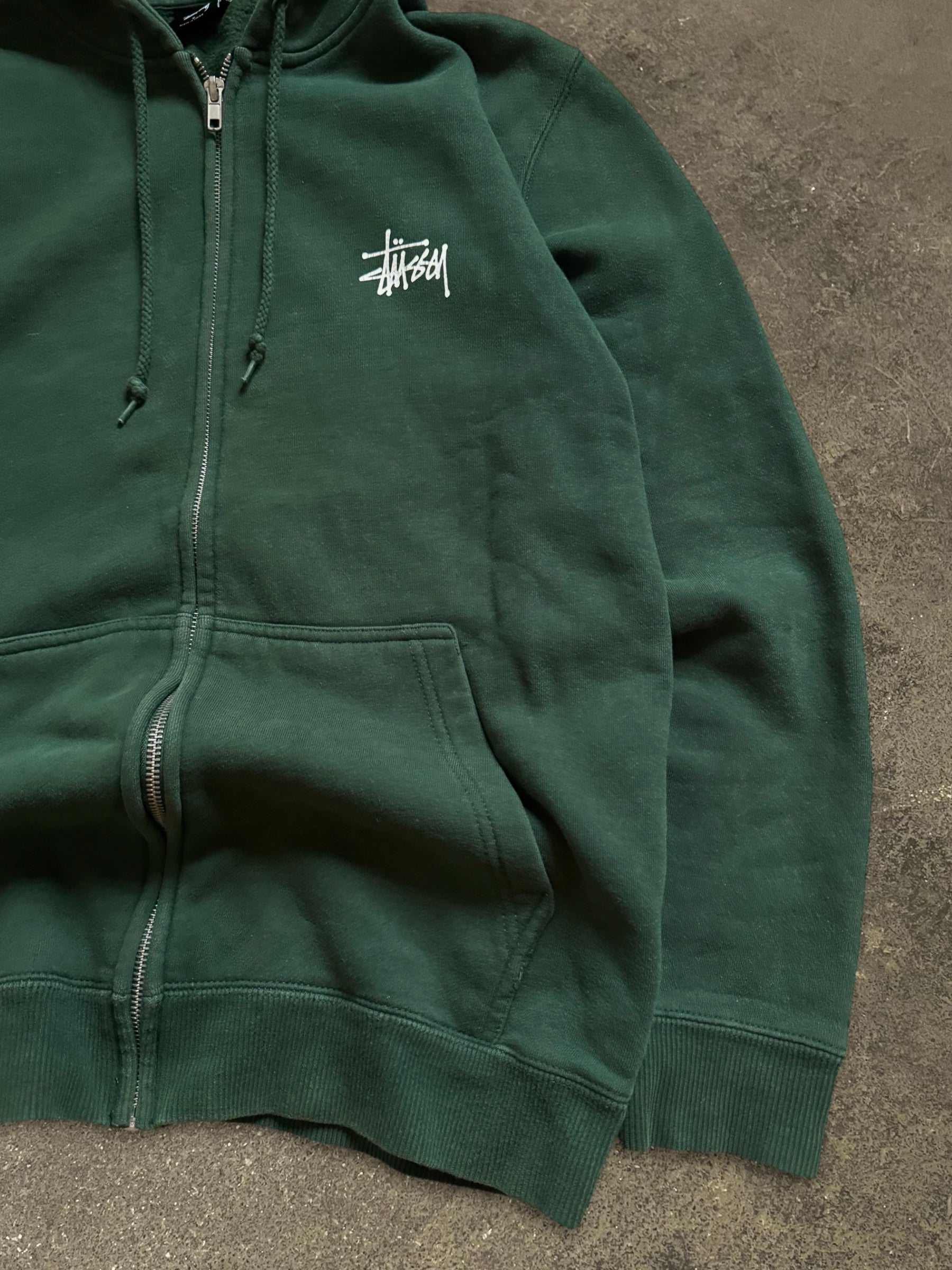 STÜSSY BASIC LOGO ZIP-UP HOODIE