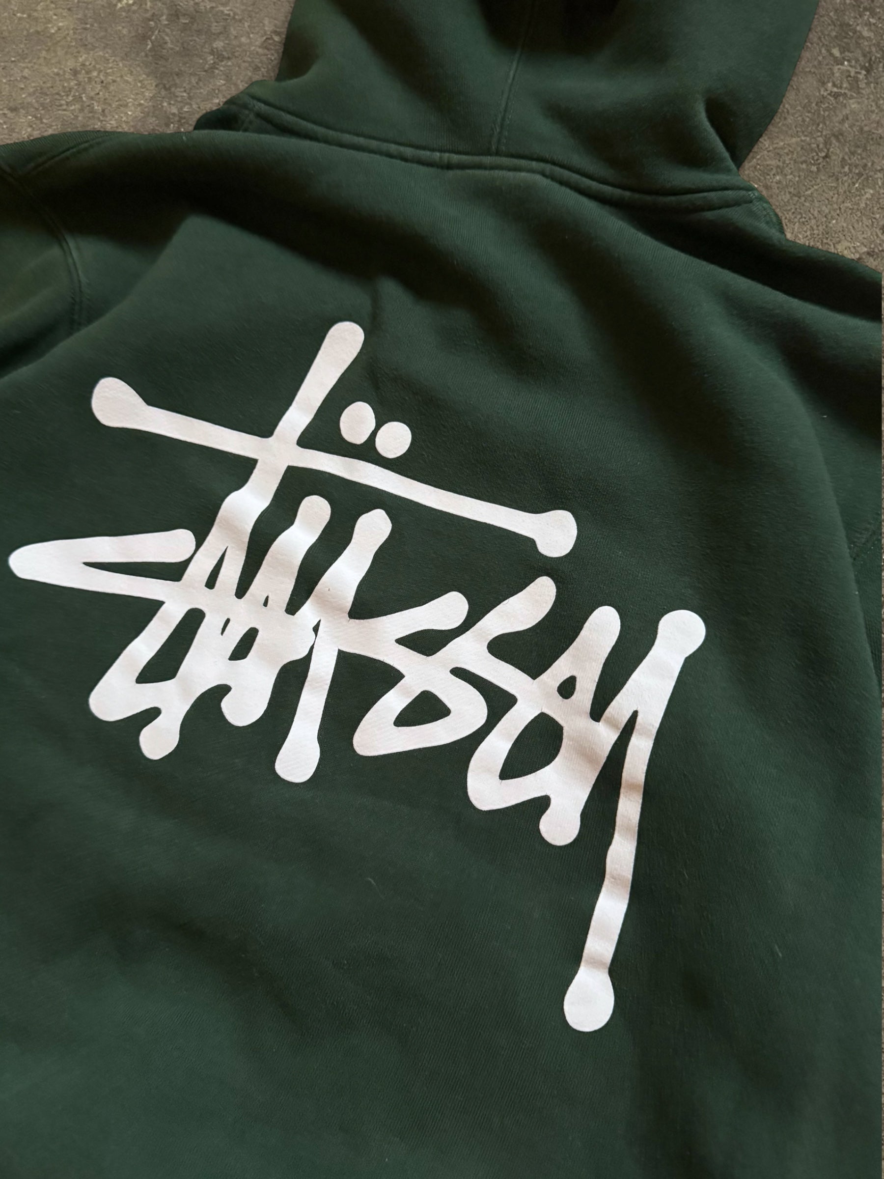 STÜSSY BASIC LOGO ZIP-UP HOODIE