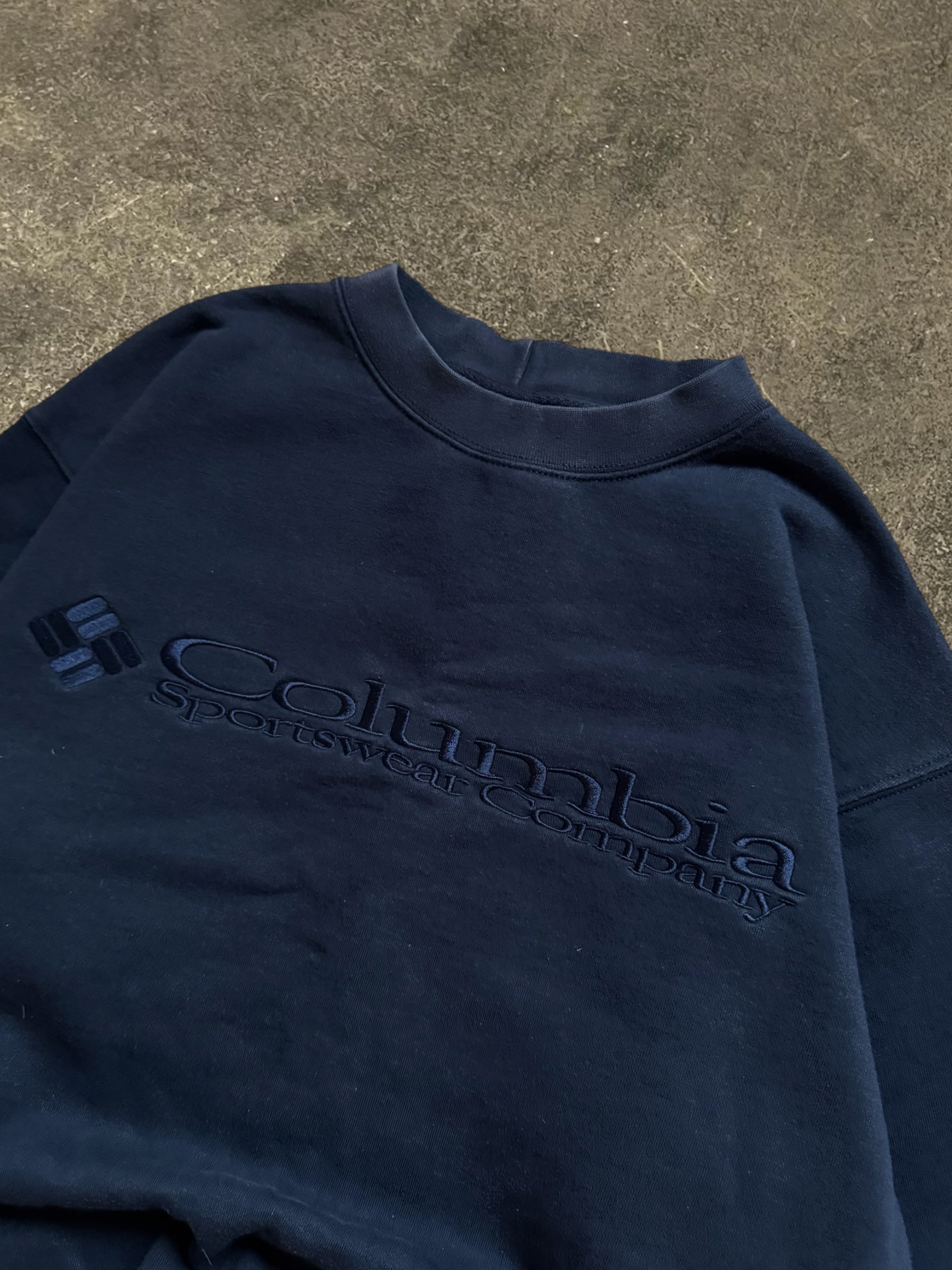 VINTAGE COLUMBIA SWEATSHIRT
