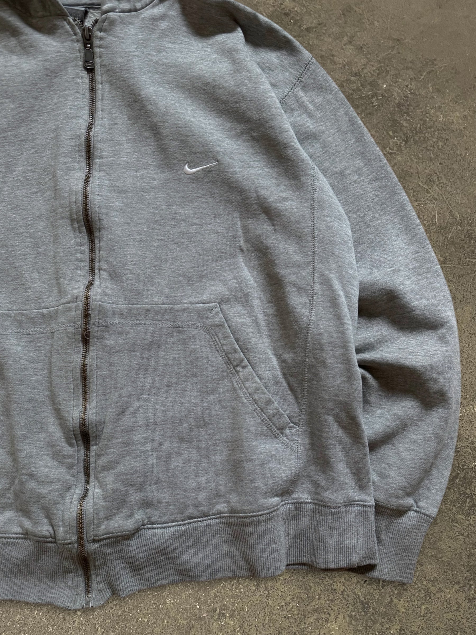 VINTAGE 00S NIKE ZIP-UP HOODIE