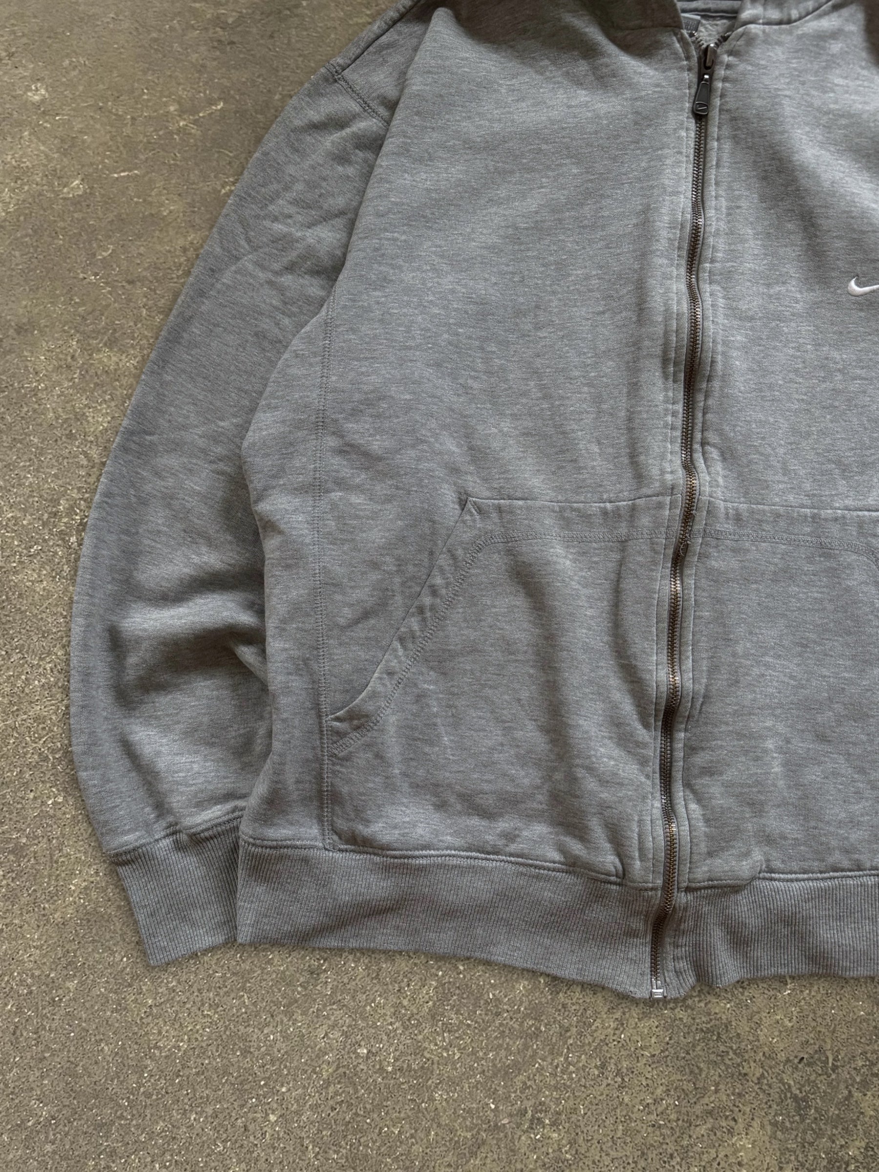 VINTAGE 00S NIKE ZIP-UP HOODIE