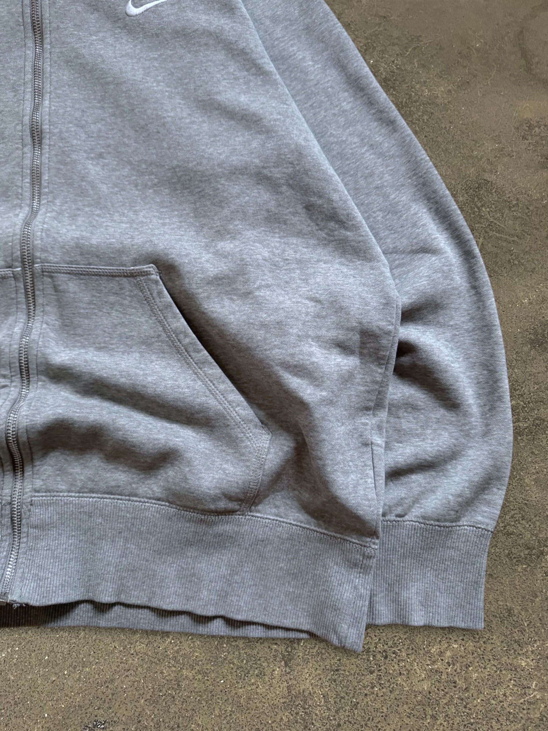 VINTAGE 00S NIKE ZIP-UP HOODIE