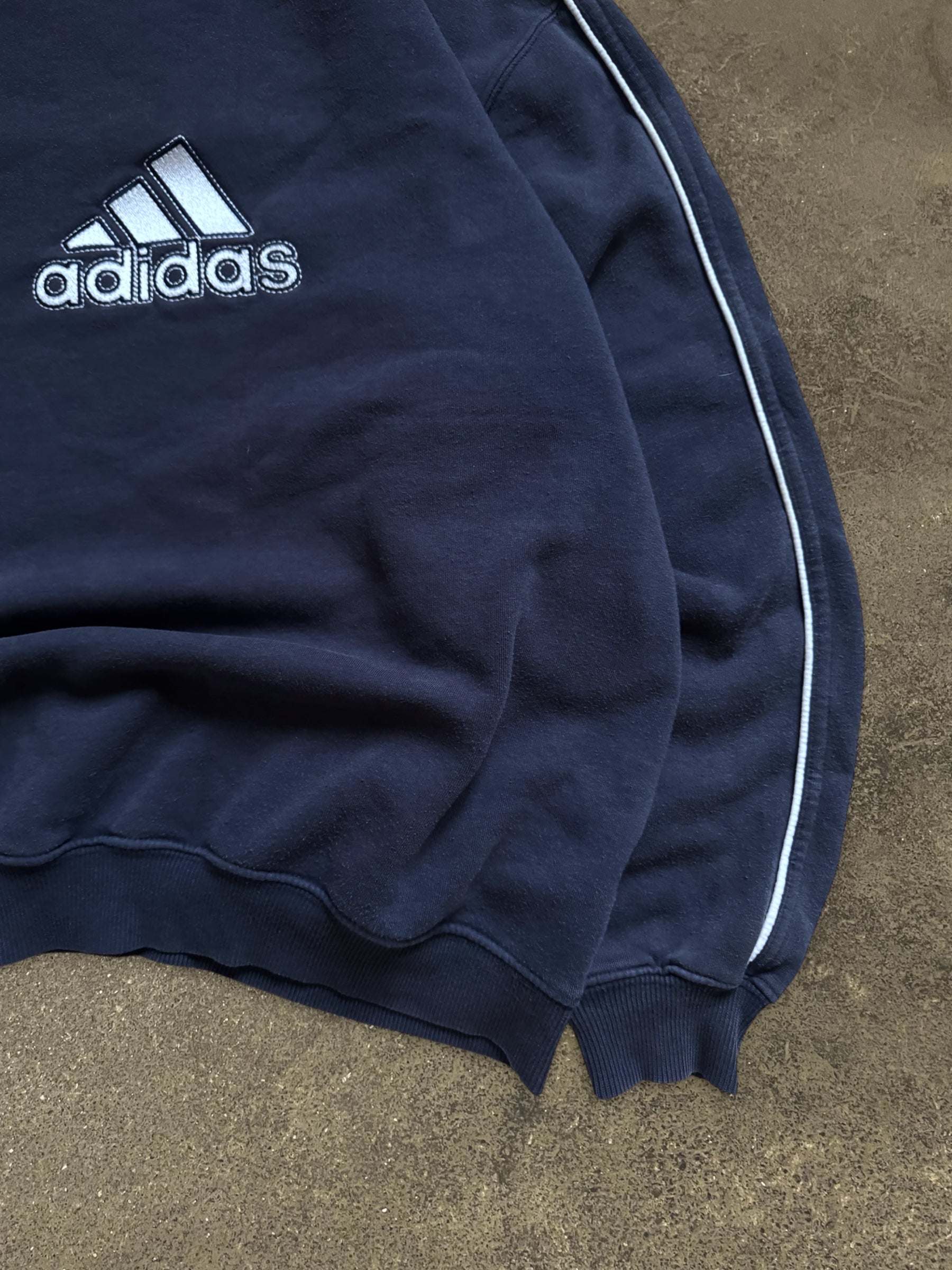 VINTAGE 90S ADIDAS SWEATSHIRT