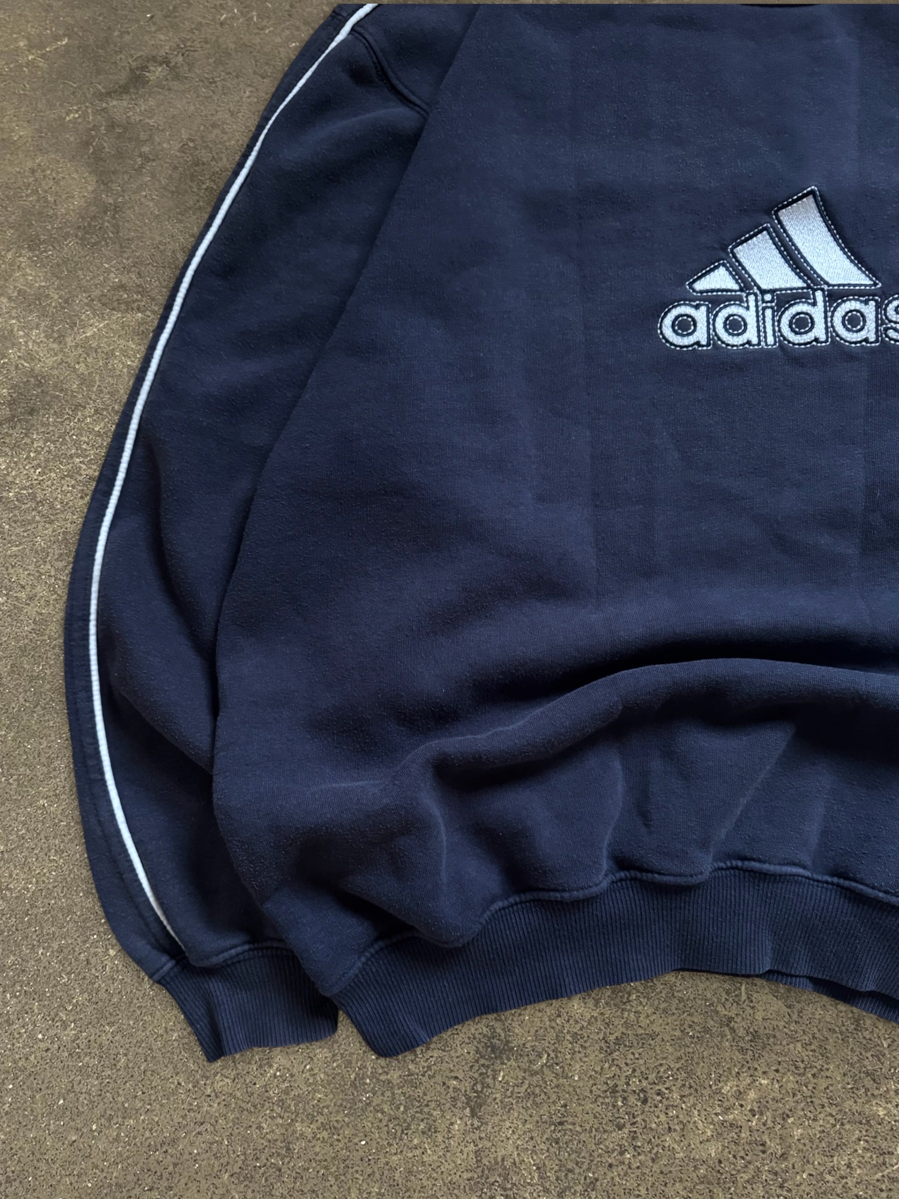 VINTAGE 90S ADIDAS SWEATSHIRT