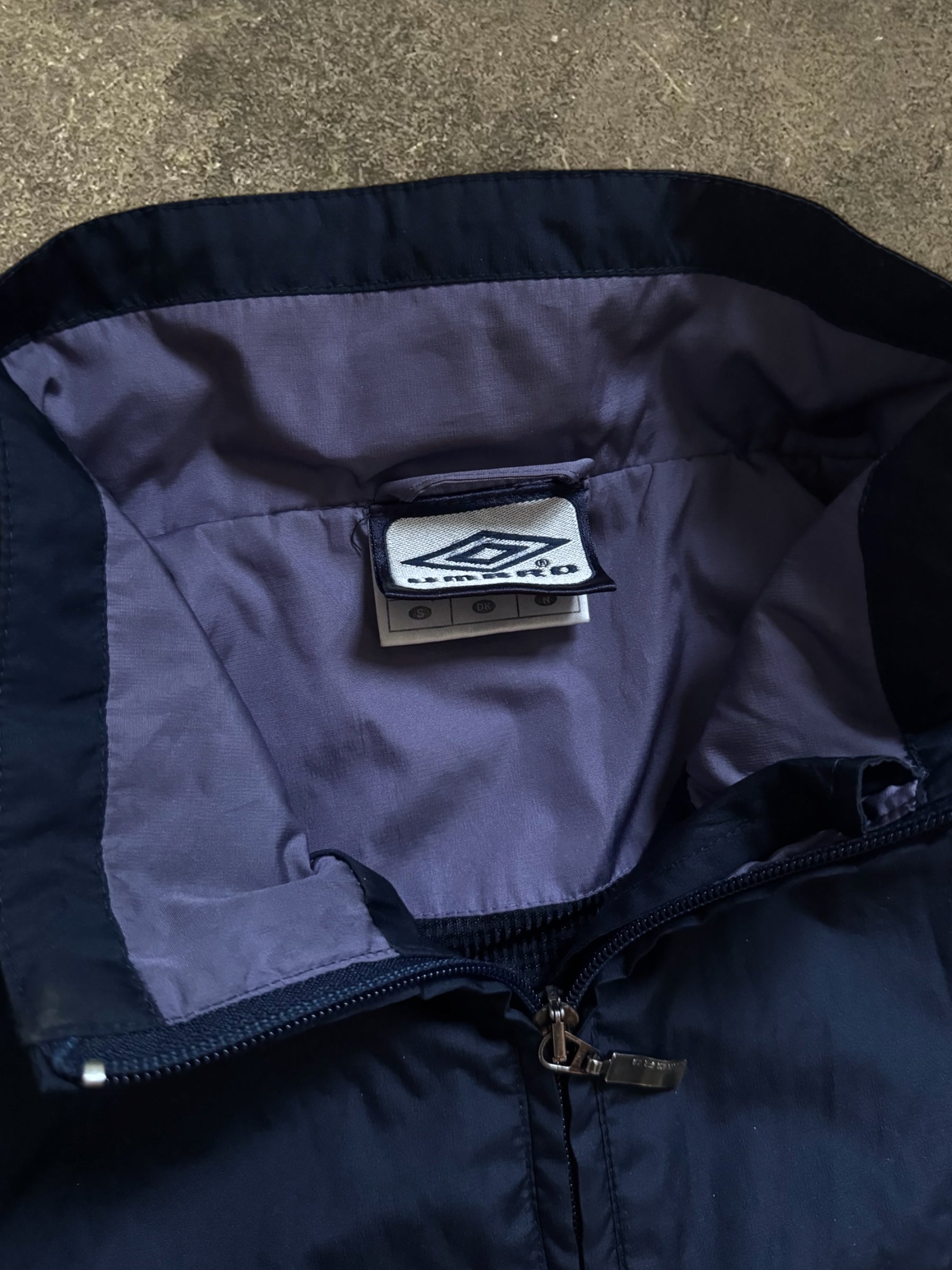 VINTAGE UMBRO WINDBREAKER