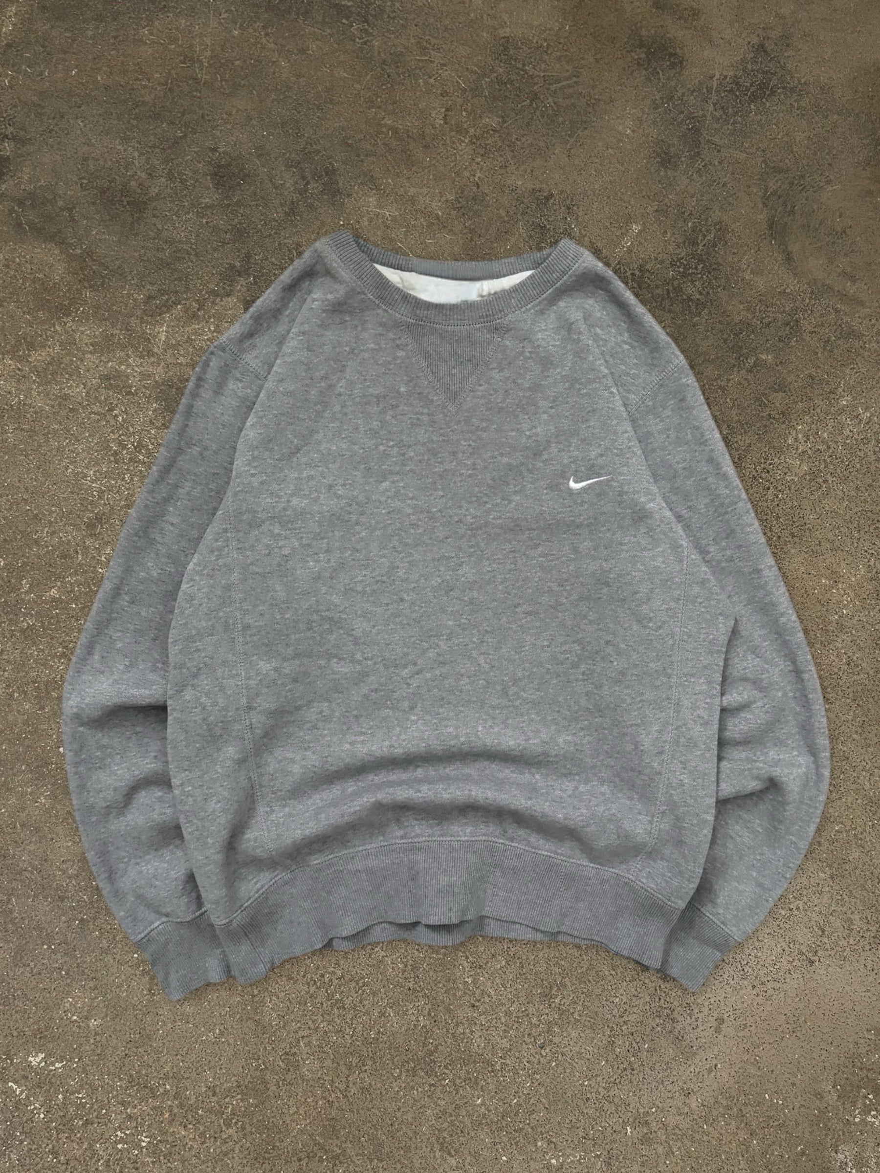 VINTAGE 00S NIKE SWEATSHIRT
